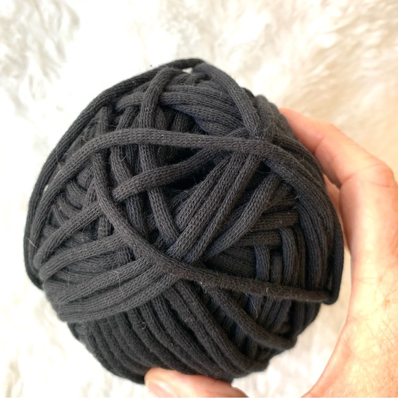 Bernat Maker Home Dec #5 Bulky Yarn Skein Black - Picture 7 of 8